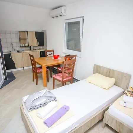 Apartman River 5 *